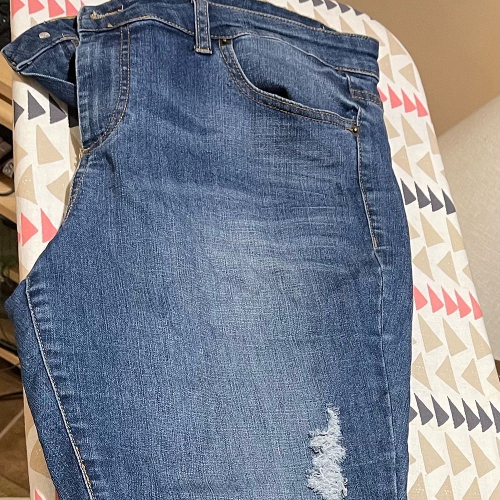 Womens Destroyed cropped denim jeans